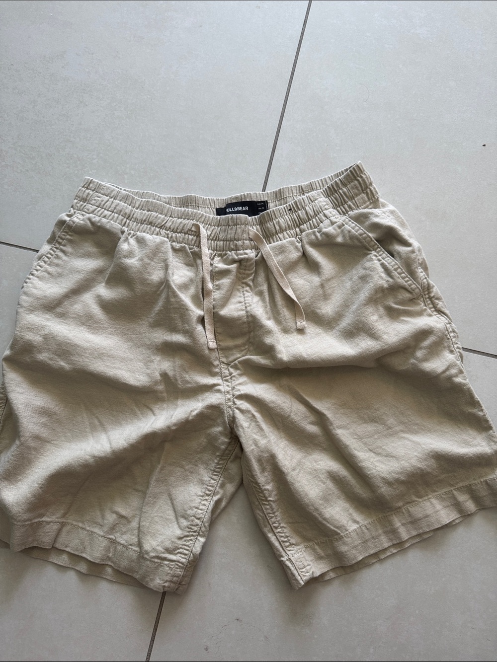 Pull&Bear Cream Elastic-Waist Shorts with Welt Back Pockets